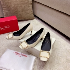 Roger Vivier flat shoes